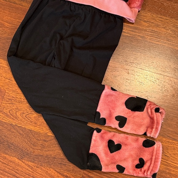 3/$12 SHEIN Pink and Black Soft & Cozy Set (7) - Picture 3 of 7